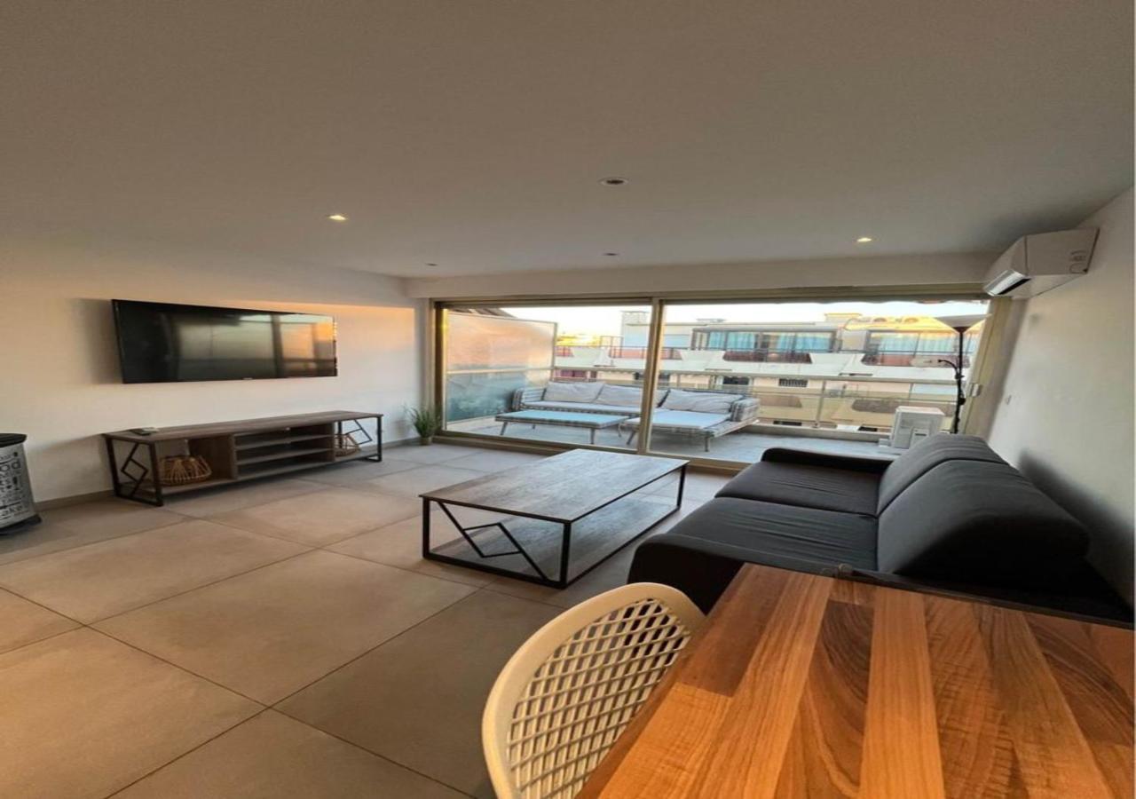 Tres Beau Studio Avec Terrasse, Situe A 100M Des Plages De Juans Les Pins 昂蒂布 外观 照片