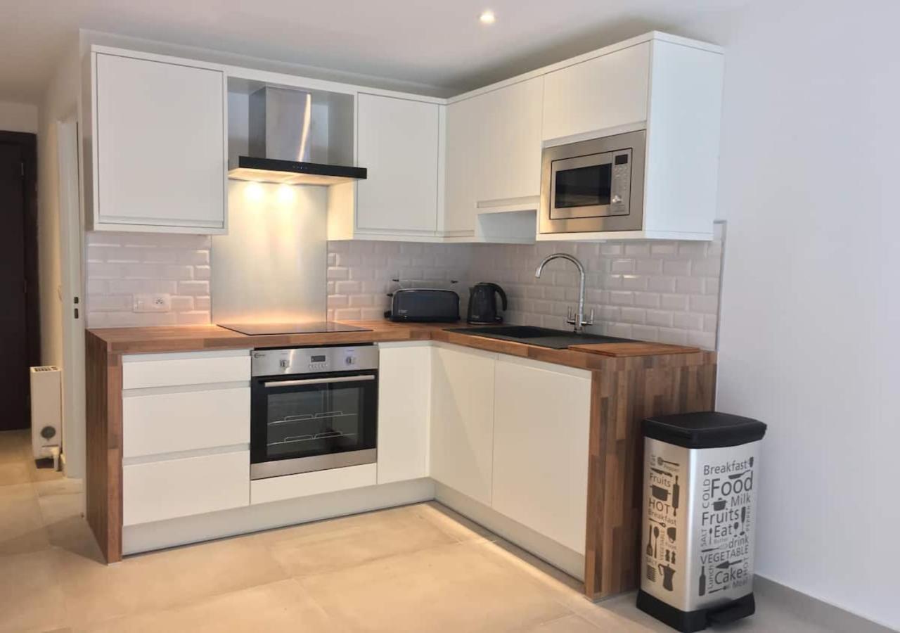 Tres Beau Studio Avec Terrasse, Situe A 100M Des Plages De Juans Les Pins 昂蒂布 外观 照片